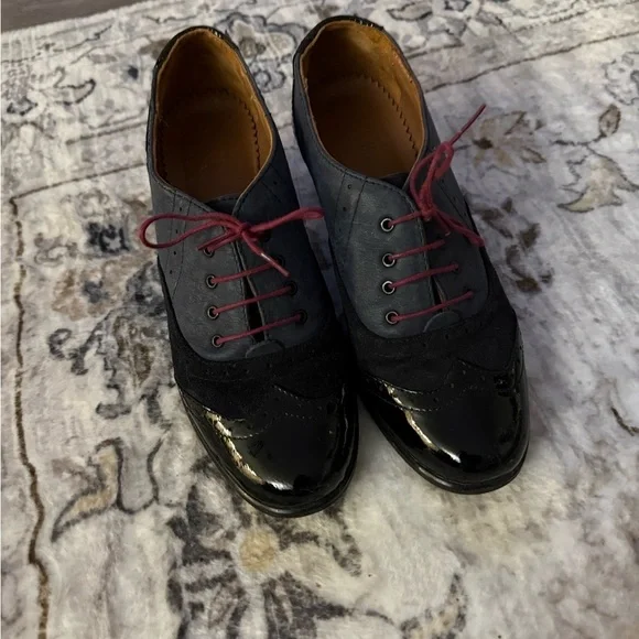 Julia Bo Gray and Black Oxford Shoes with Red Laces - Picture 8 of 8